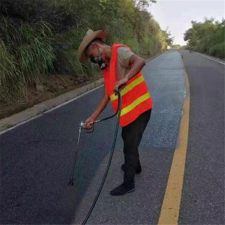 东城 彩色防滑路面的底涂是保障路面附着力